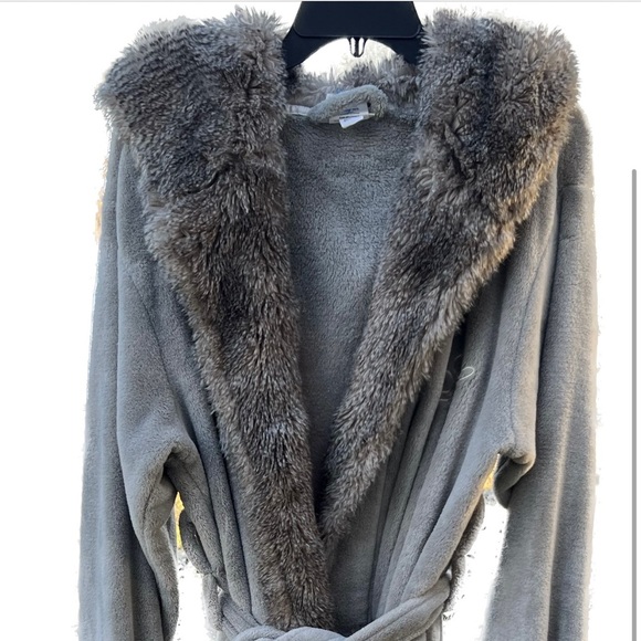Pottery Barn Gray Faux Fur Ombré Robe - New Without Tags - Medium - Picture 2 of 6